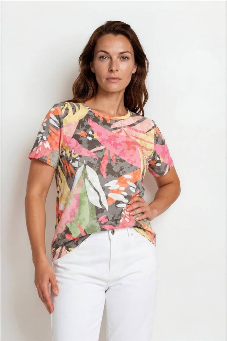 rotes Shirt mit Muster